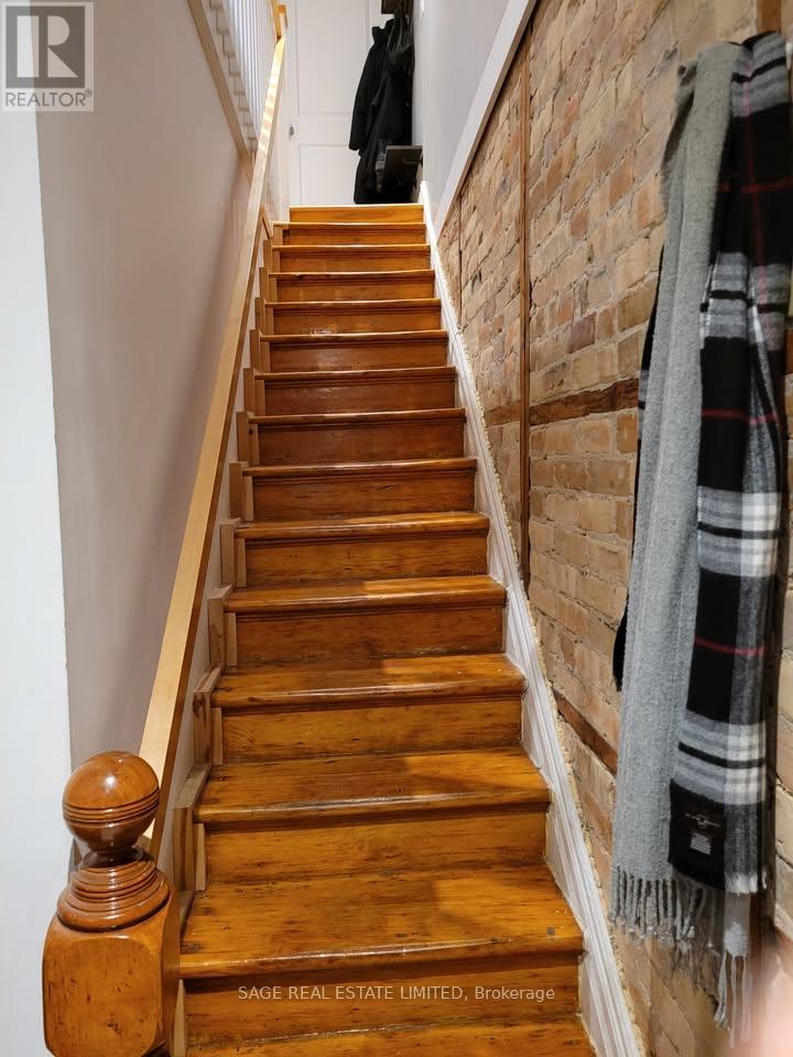 Upper - 108 Pearson Avenue, Toronto, Ontario  M6R 1G5 - Photo 10 - W13090644