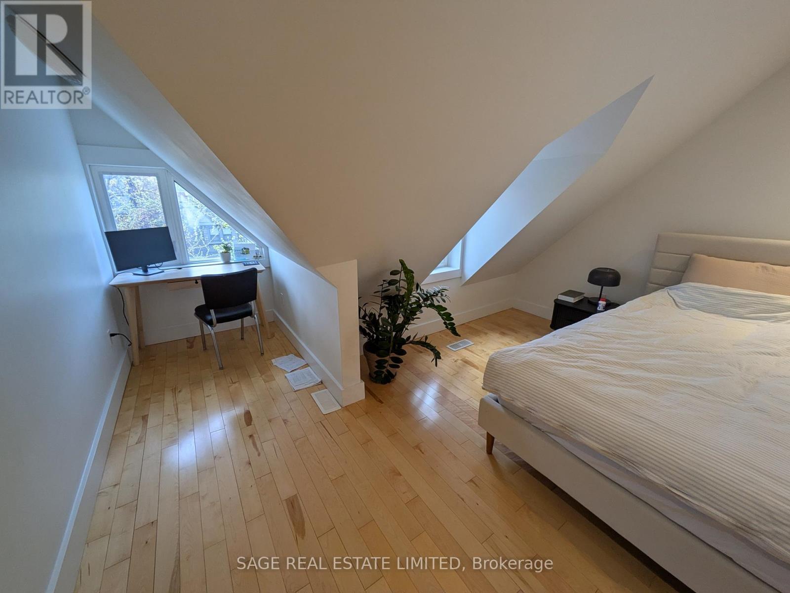 Upper - 108 Pearson Avenue, Toronto, Ontario  M6R 1G5 - Photo 13 - W13090644