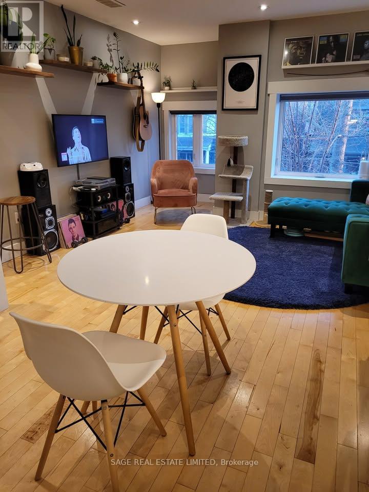 Upper - 108 Pearson Avenue, Toronto, Ontario  M6R 1G5 - Photo 5 - W13090644