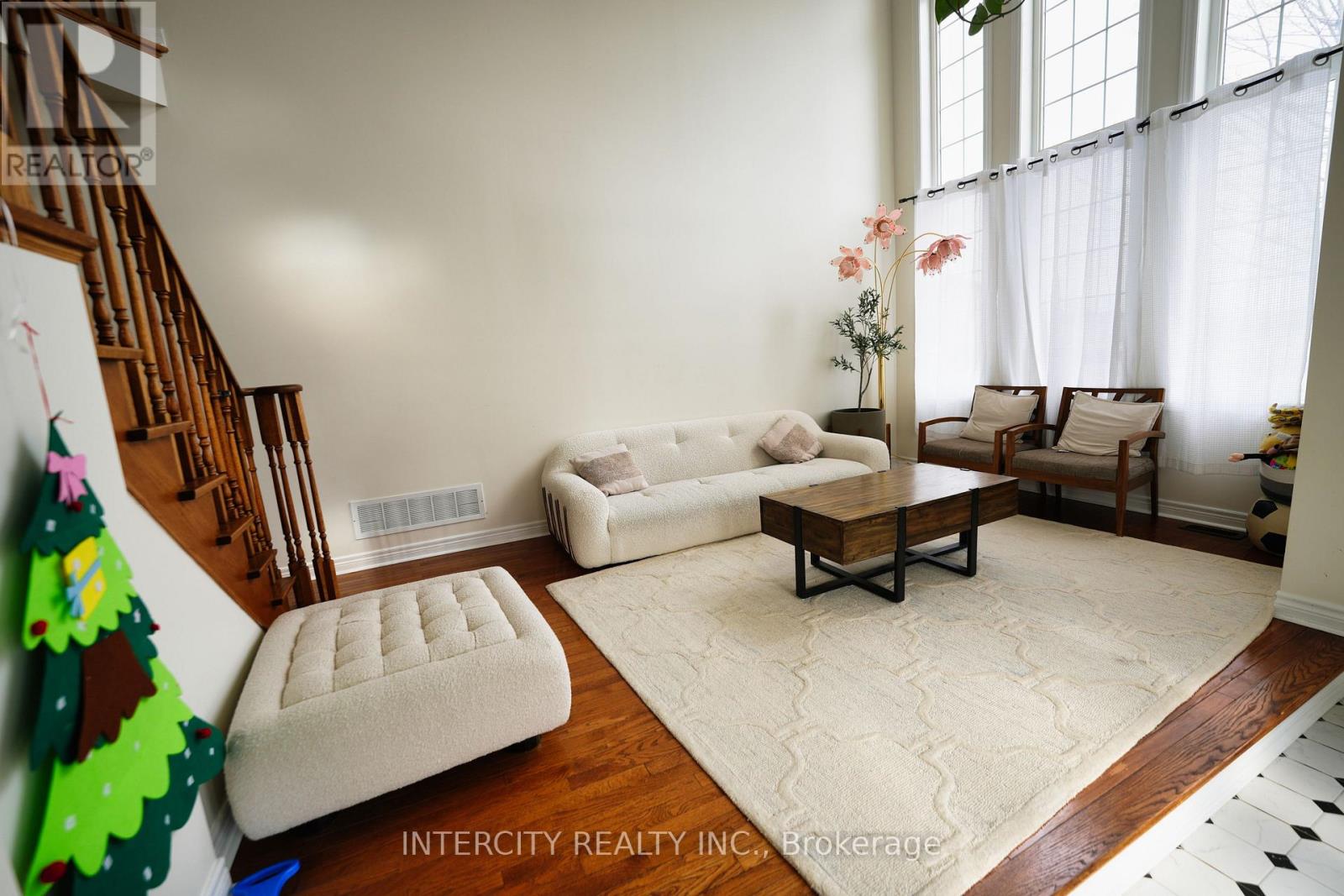 1 Pape Drive, Brampton, Ontario  L6R 0G4 - Photo 4 - W13090654