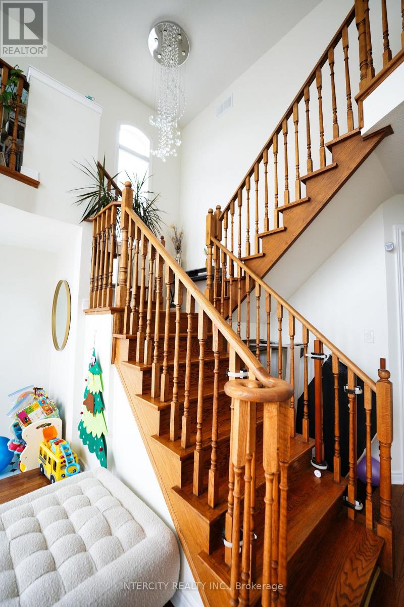 1 Pape Drive, Brampton, Ontario  L6R 0G4 - Photo 5 - W13090654