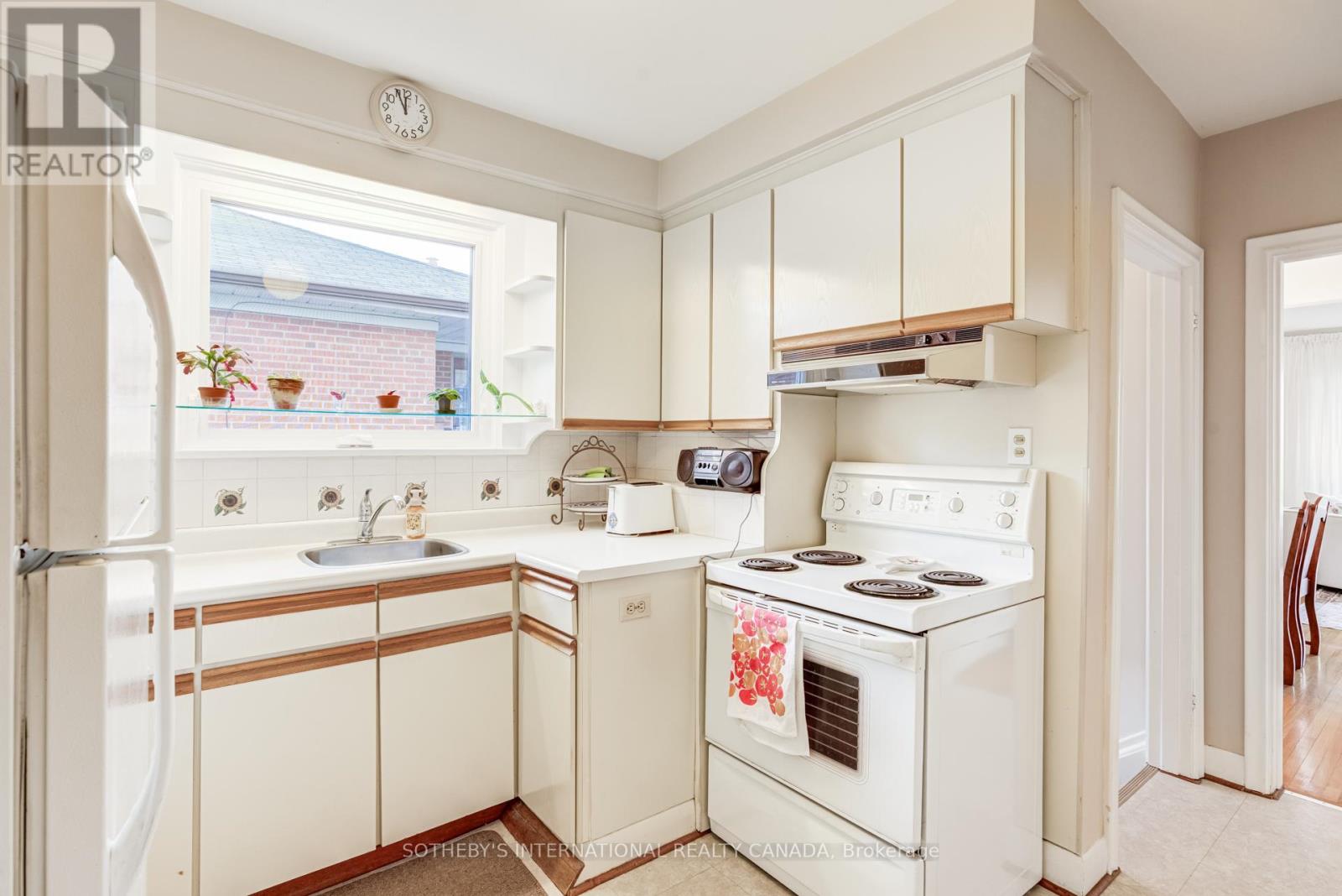 16 Paulart Drive, Toronto, Ontario  M9B 3V4 - Photo 16 - W13090680