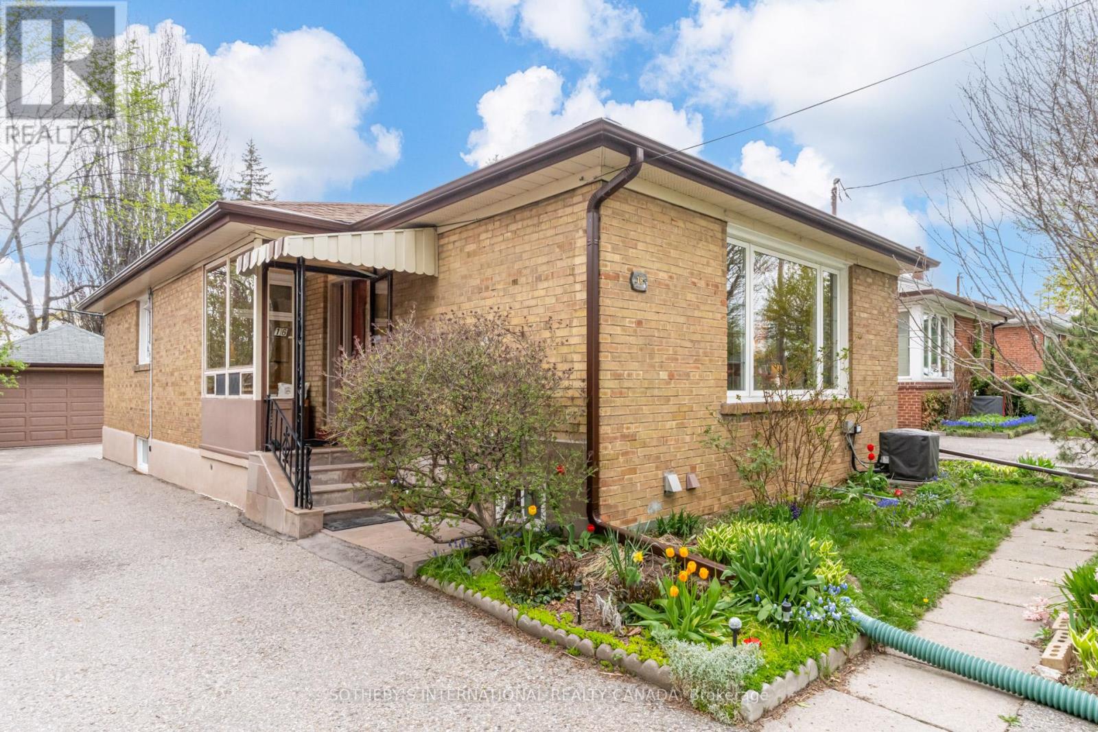 16 Paulart Drive, Toronto, Ontario  M9B 3V4 - Photo 3 - W13090680
