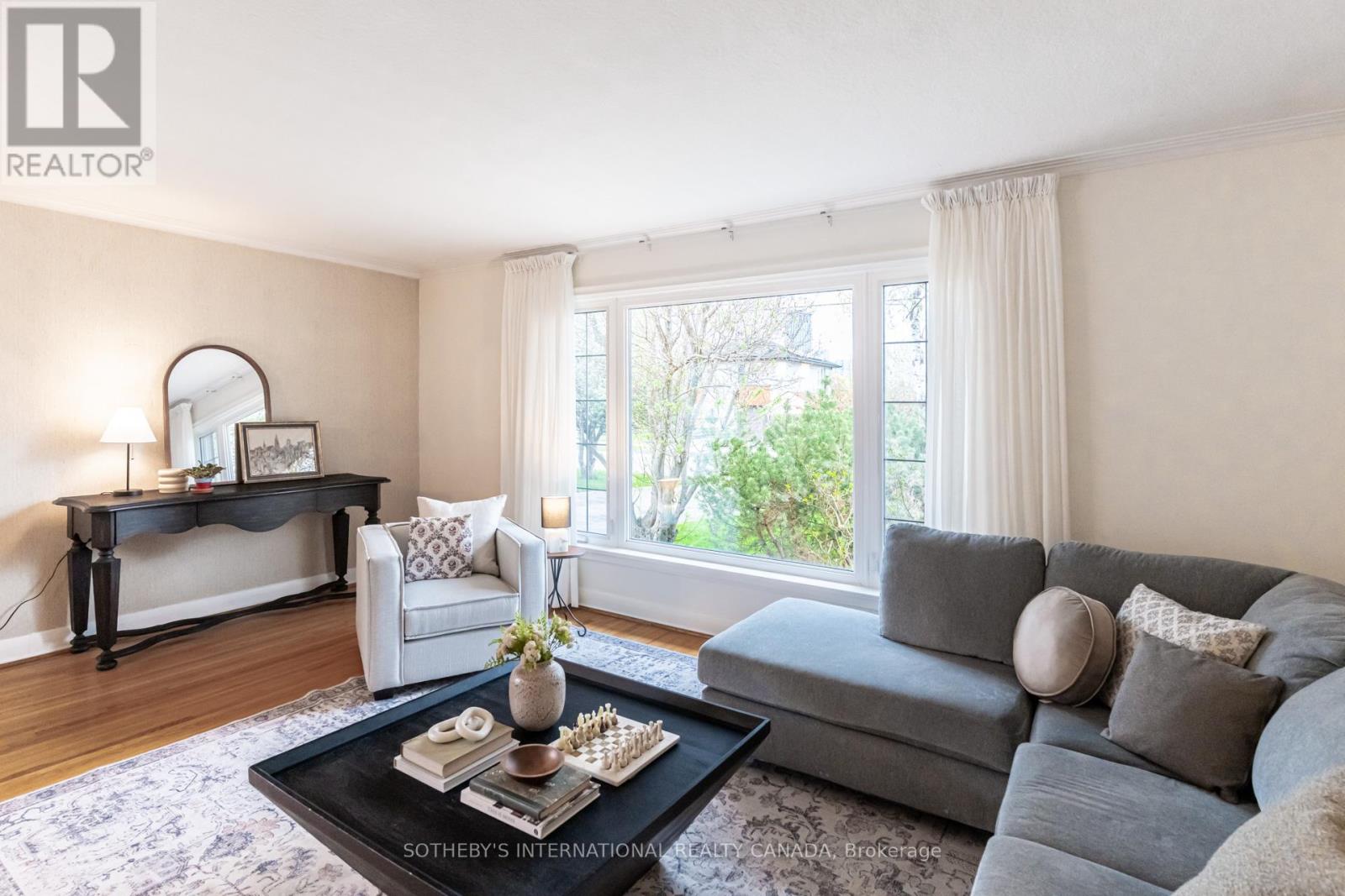 16 Paulart Drive, Toronto, Ontario  M9B 3V4 - Photo 7 - W13090680