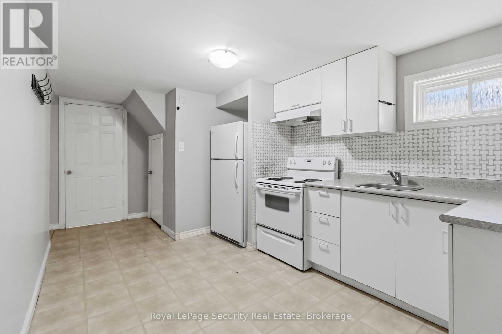 Basement - 3372 Fellmore Drive, Mississauga, Ontario  L5C 2E2 - Photo 11 - W13090704