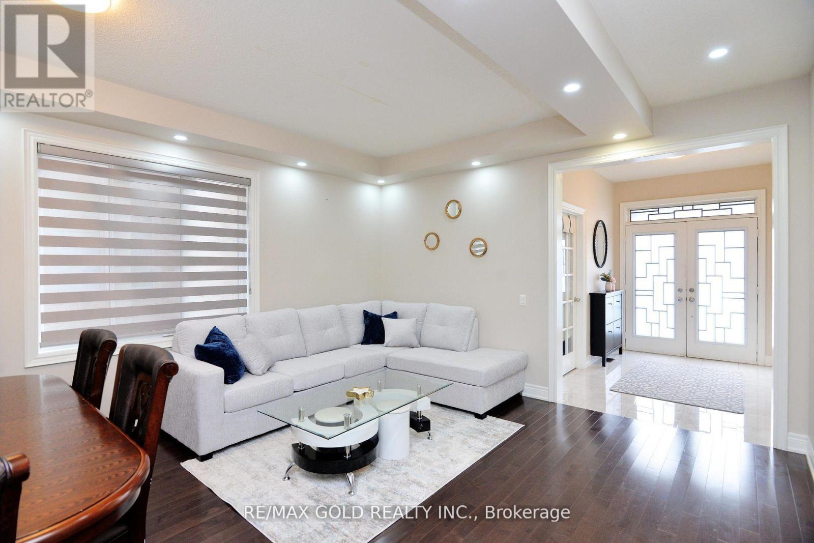 42 Brookwater Crescent, Caledon, Ontario  L7C 4A4 - Photo 6 - W13090710