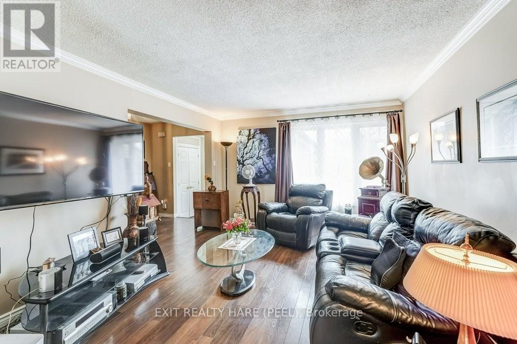 28 Sparklett Crescent, Brampton, Ontario  L6Z 1M8 - Photo 11 - W13090758