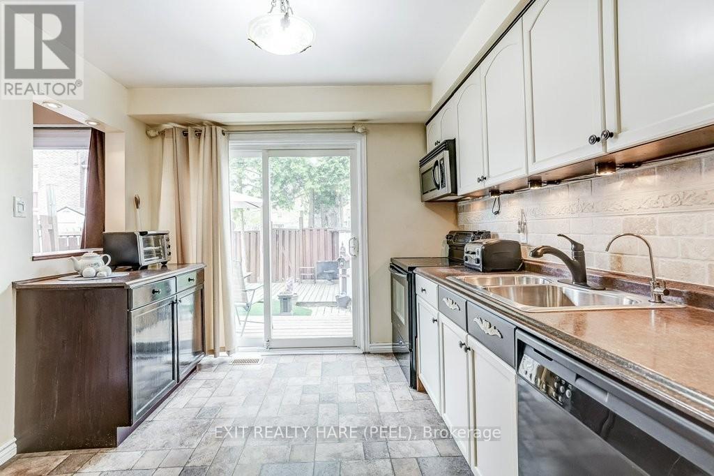 28 Sparklett Crescent, Brampton, Ontario  L6Z 1M8 - Photo 16 - W13090758