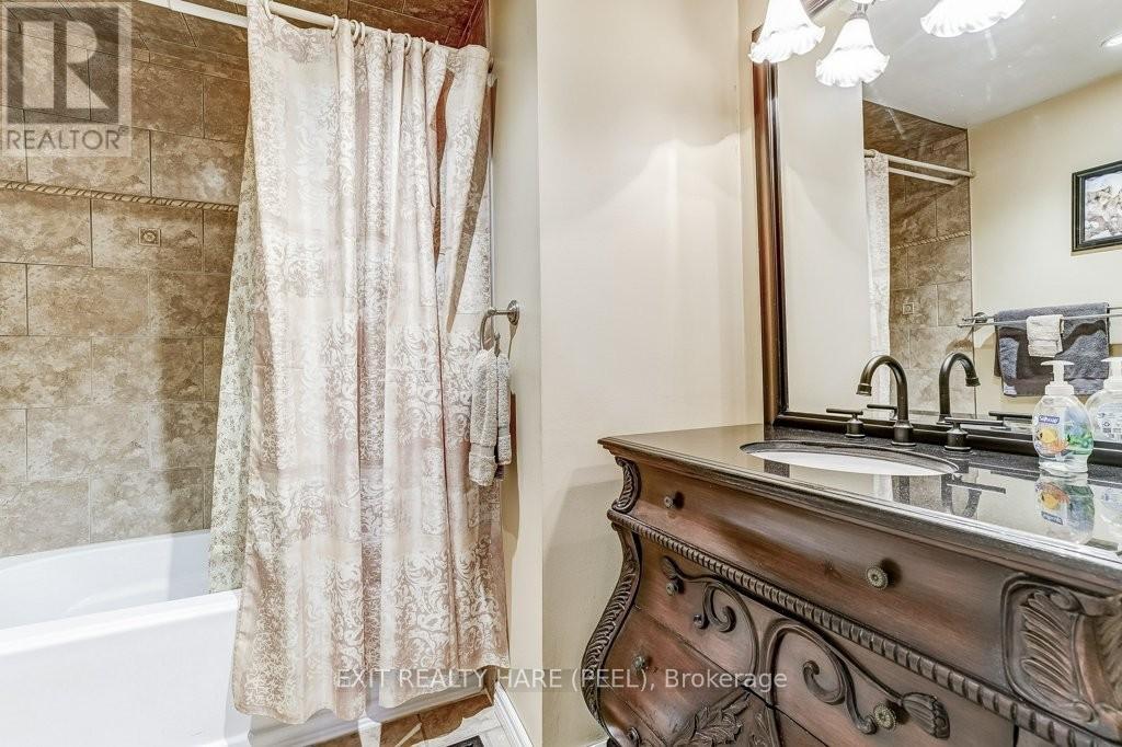 28 Sparklett Crescent, Brampton, Ontario  L6Z 1M8 - Photo 19 - W13090758