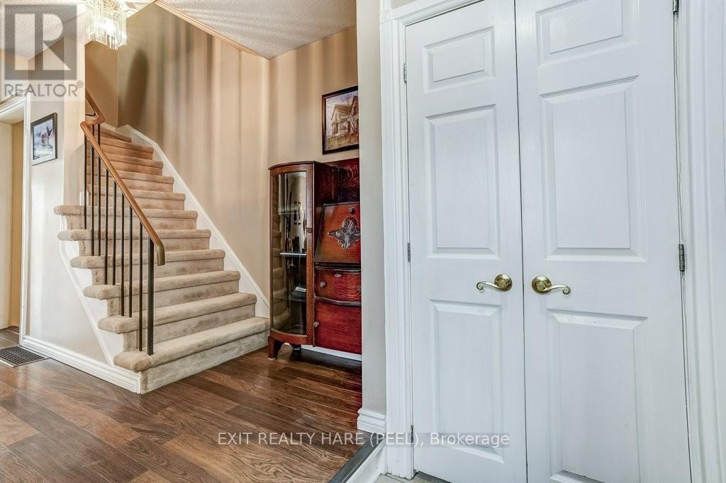 28 Sparklett Crescent, Brampton, Ontario  L6Z 1M8 - Photo 7 - W13090758