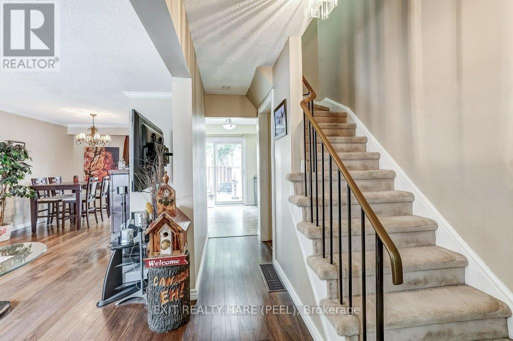 28 Sparklett Crescent, Brampton, Ontario  L6Z 1M8 - Photo 8 - W13090758