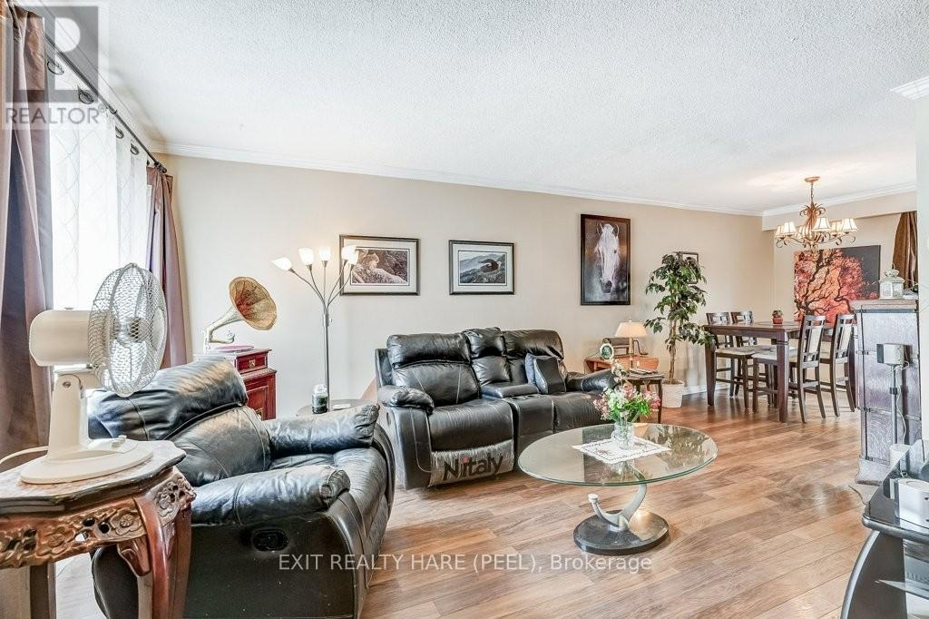 28 Sparklett Crescent, Brampton, Ontario  L6Z 1M8 - Photo 9 - W13090758