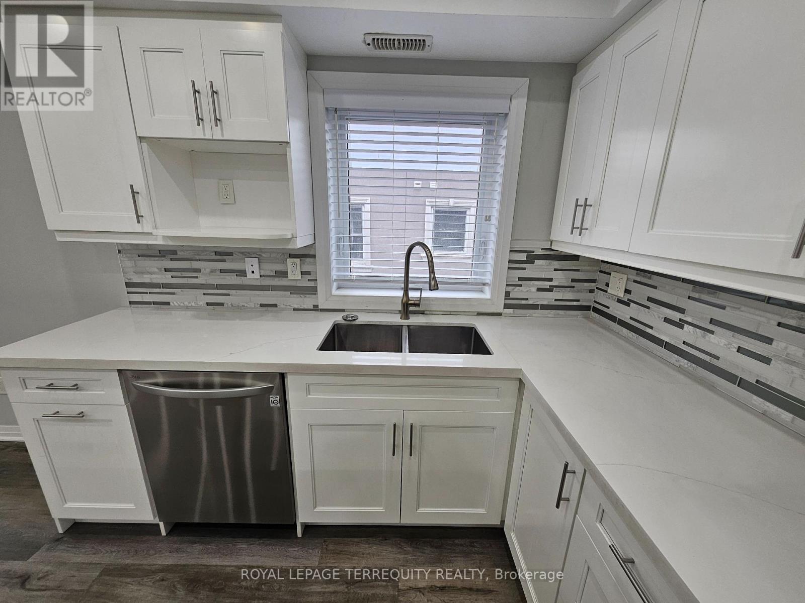 3392 Lake Shore Boulevard, Toronto, Ontario  M8W 1M9 - Photo 23 - W13090522