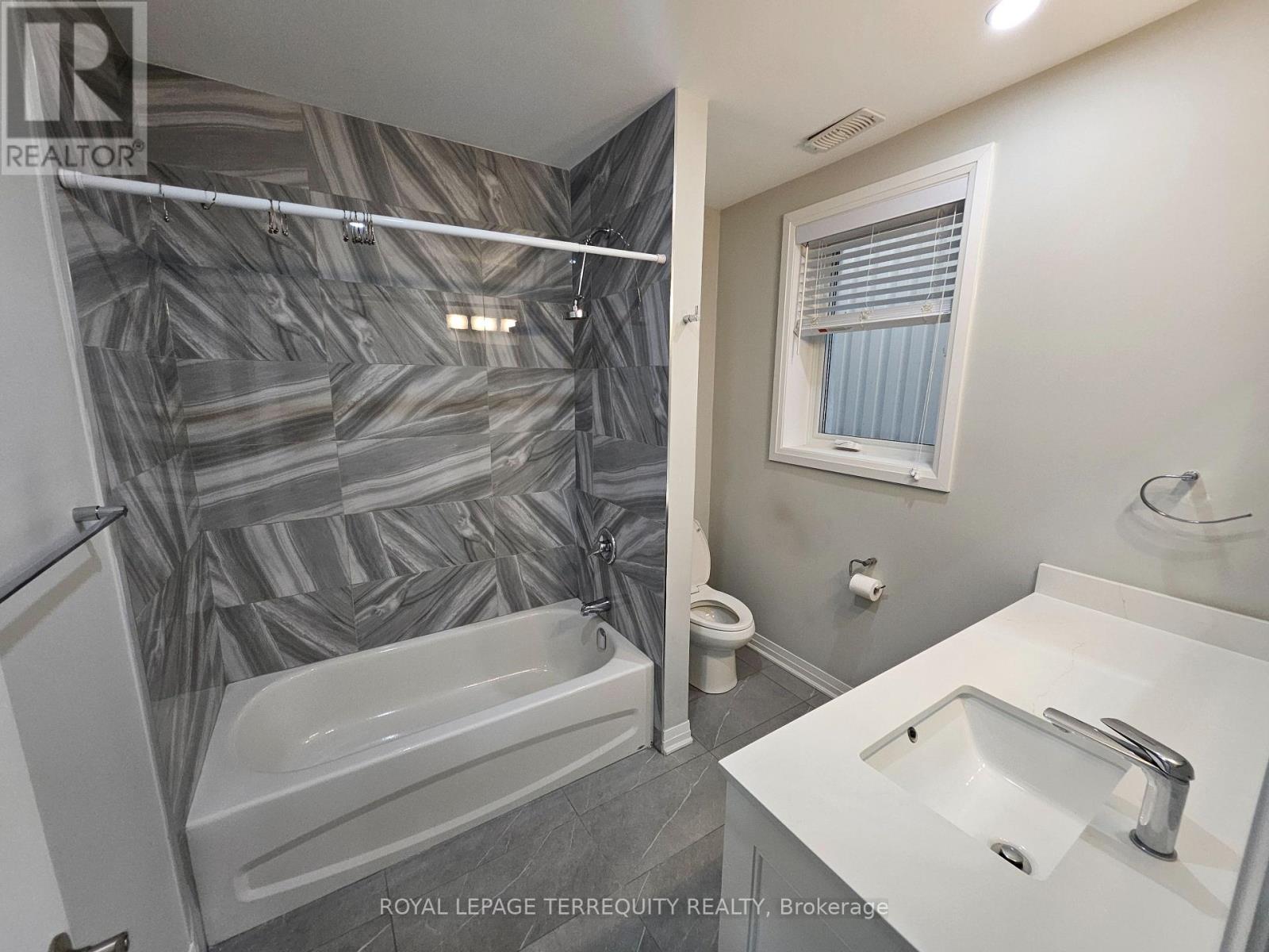 3392 Lake Shore Boulevard, Toronto, Ontario  M8W 1M9 - Photo 24 - W13090522