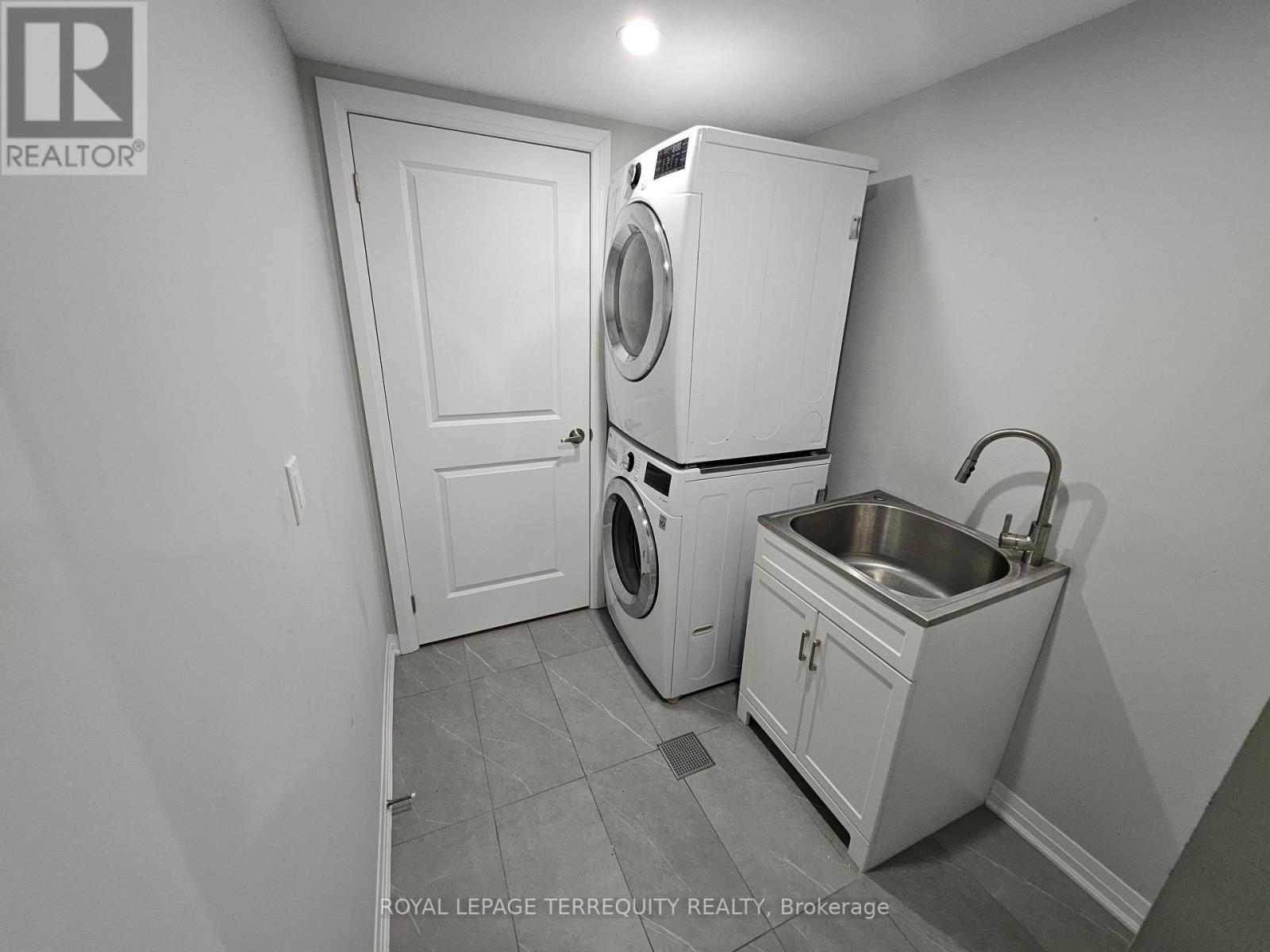 3392 Lake Shore Boulevard, Toronto, Ontario  M8W 1M9 - Photo 6 - W13090522