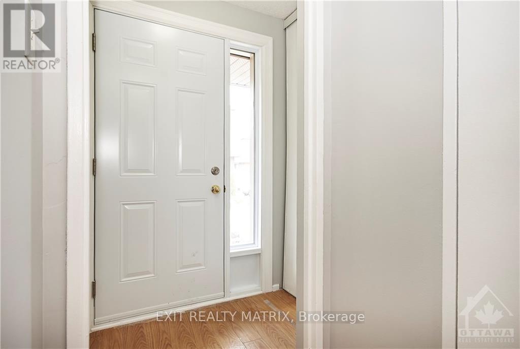 2988 Fairlea Crescent, Ottawa, Ontario  K1V 8T7 - Photo 4 - X13090848