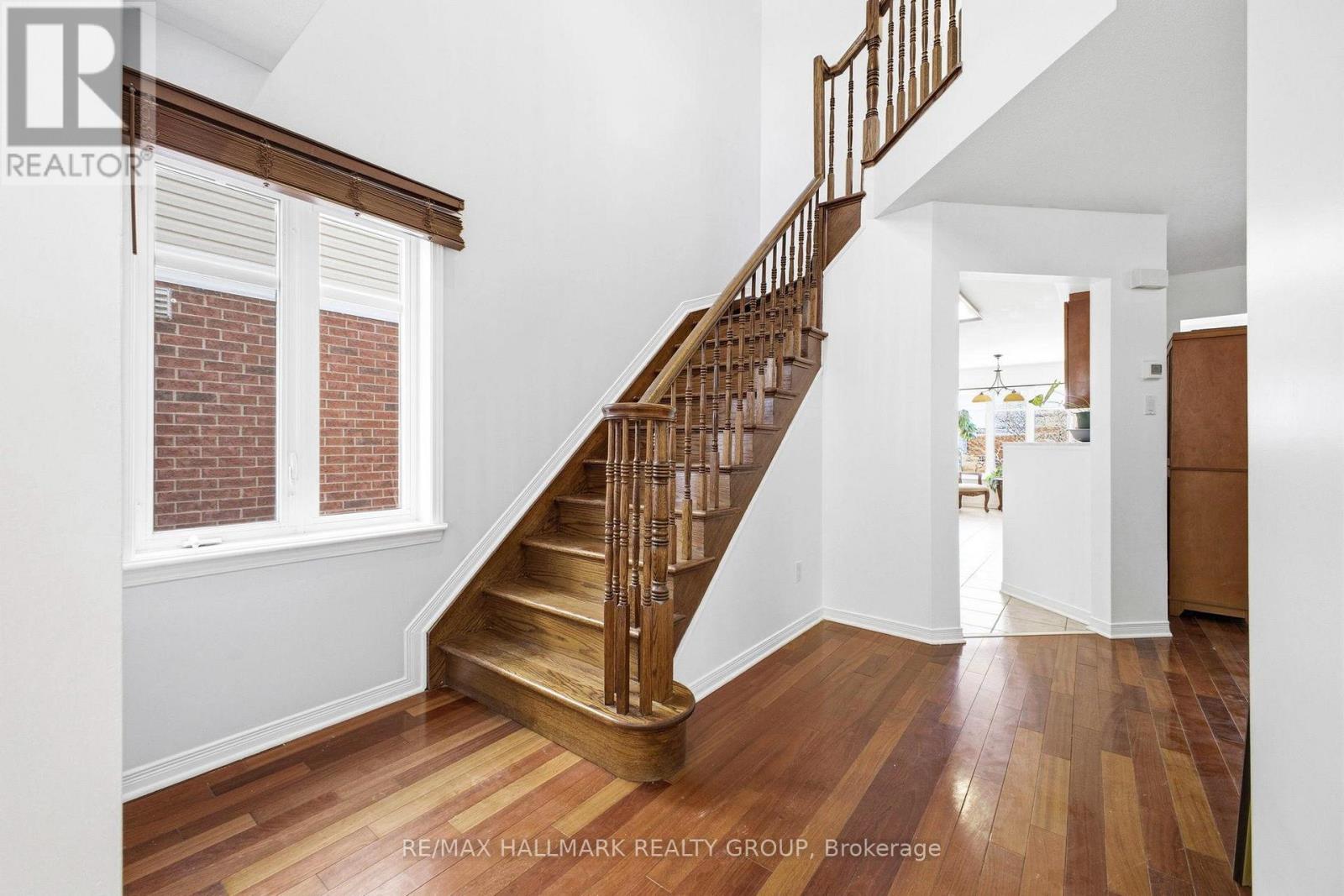 759 Everton Way, Ottawa, Ontario  K1V 1Y7 - Photo 2 - X13090992