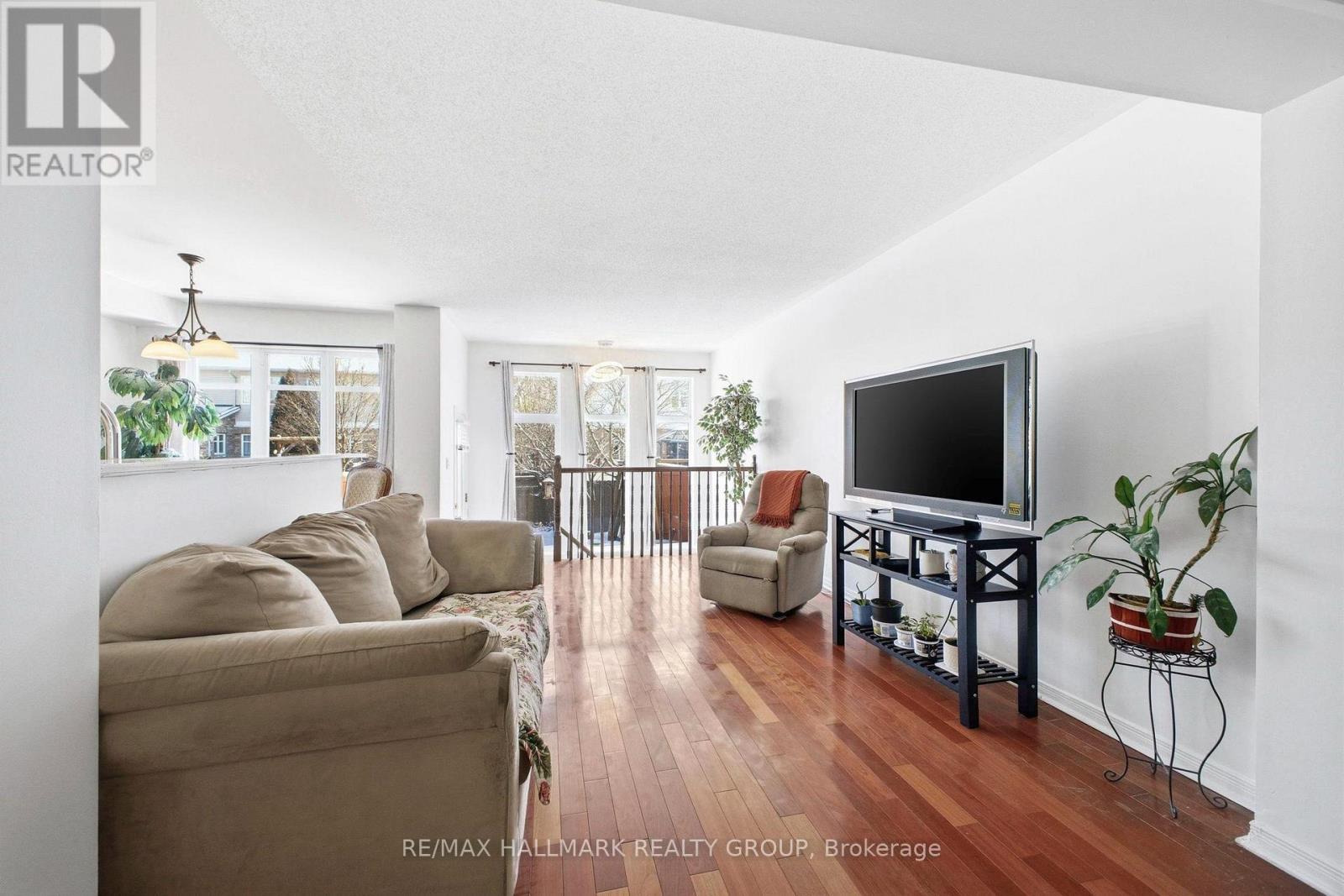759 Everton Way, Ottawa, Ontario  K1V 1Y7 - Photo 3 - X13090992