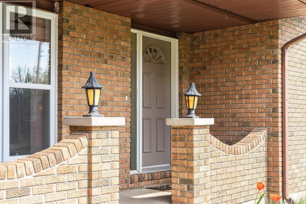5529 Woodeden Drive, Ottawa, Ontario  K4M 1B4 - Photo 2 - X13091008