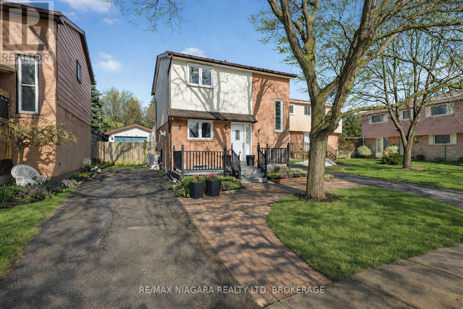 75 BERRISFIELD CRESCENT, Hamilton, Ontario