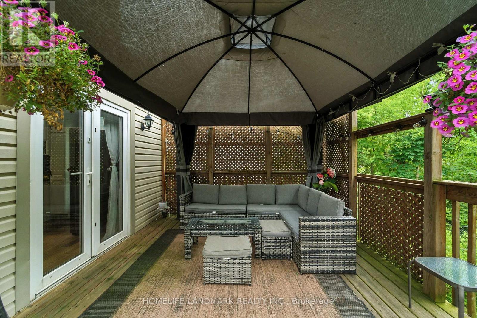 38 Woodrow Street, St. Catharines, Ontario  L2P 2A2 - Photo 4 - X13090762