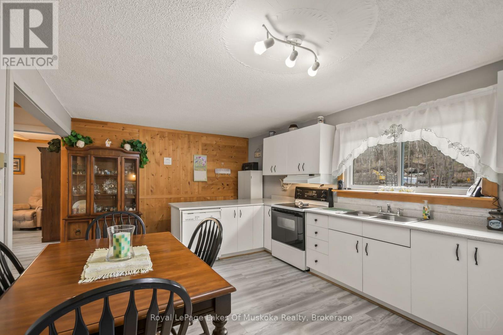 1040 Windermere Road, Muskoka Lakes, Ontario  P0B 1M0 - Photo 3 - X13091066