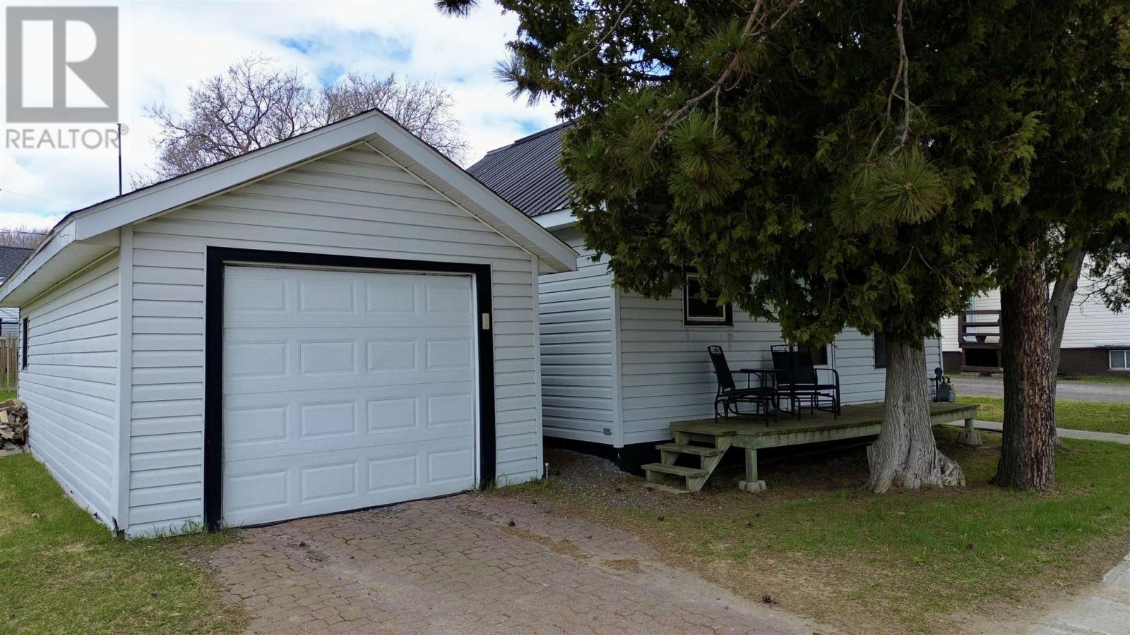 66 Hudson St, Blind River, Ontario  P0R 1C0 - Photo 2 - SM260892