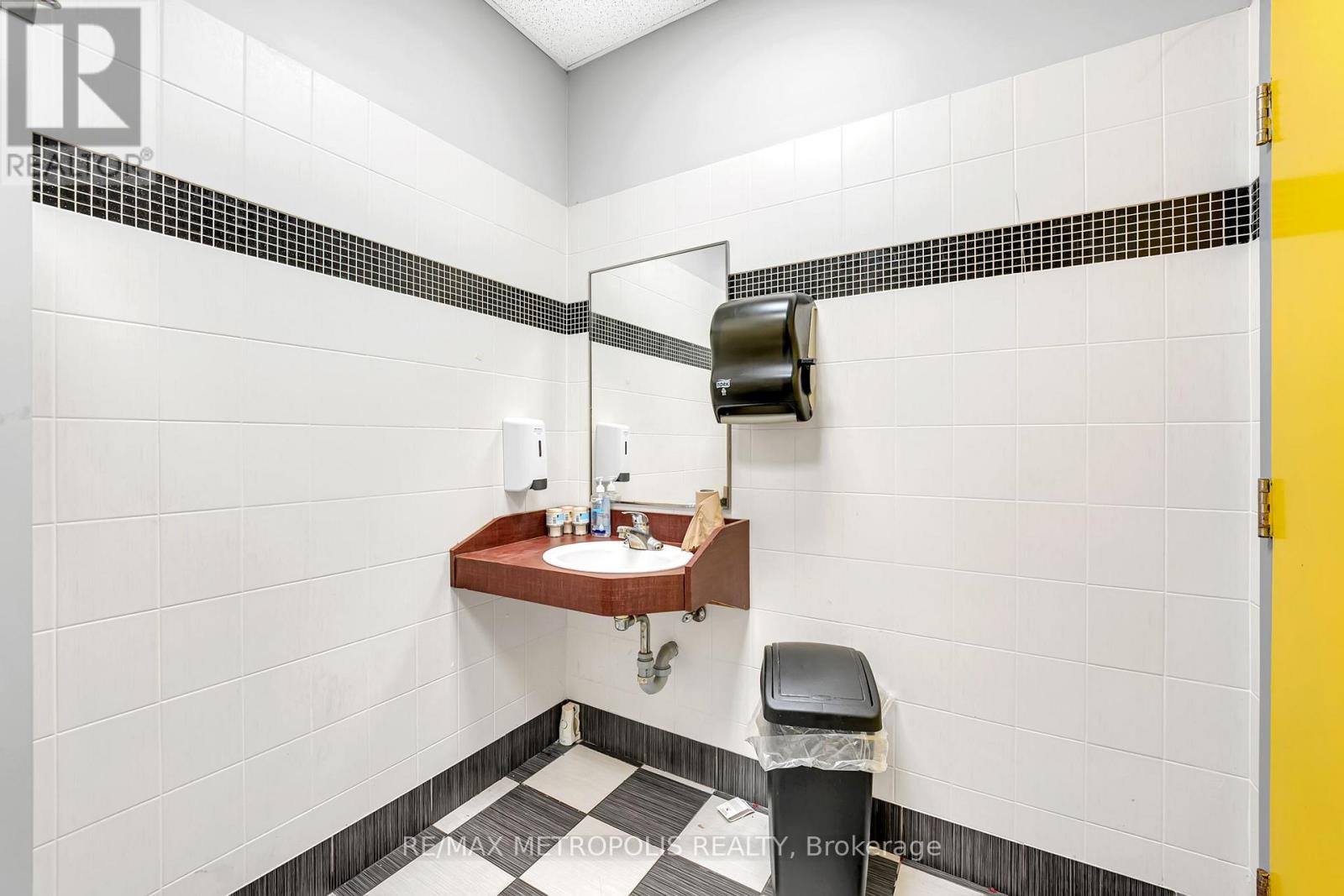 6 Rylander Boulevard, Toronto, Ontario  M1B 0B6 - Photo 14 - E13072914