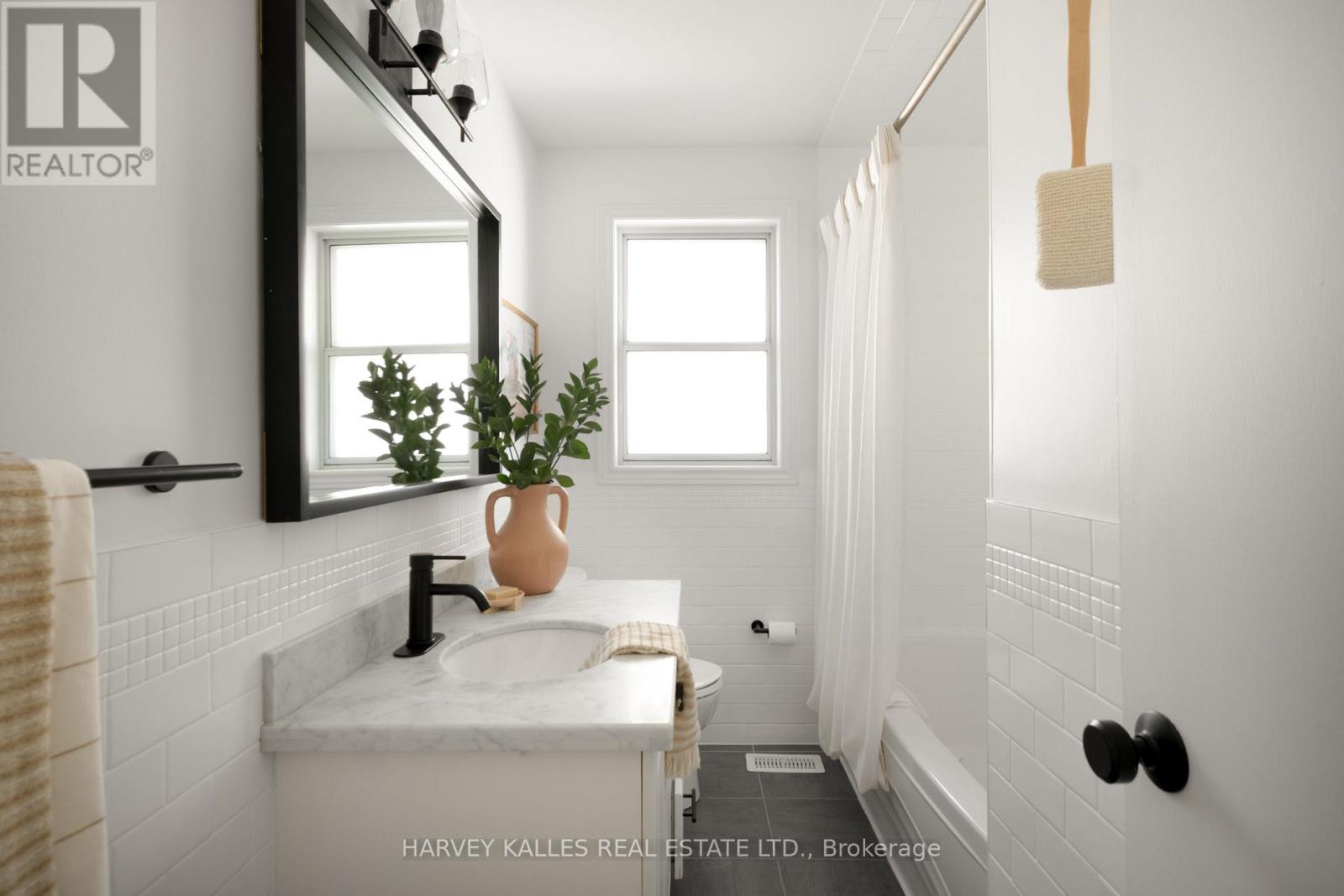 354 Highfield Road, Toronto, Ontario  M4L 2V6 - Photo 16 - E13090628
