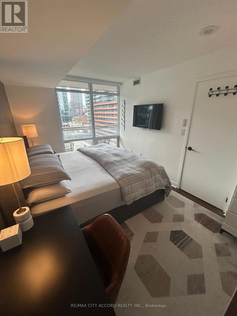 1505 - 15 Fort York Blvd Boulevard, Toronto, Ontario  M5V 3Y4 - Photo 2 - C13090996