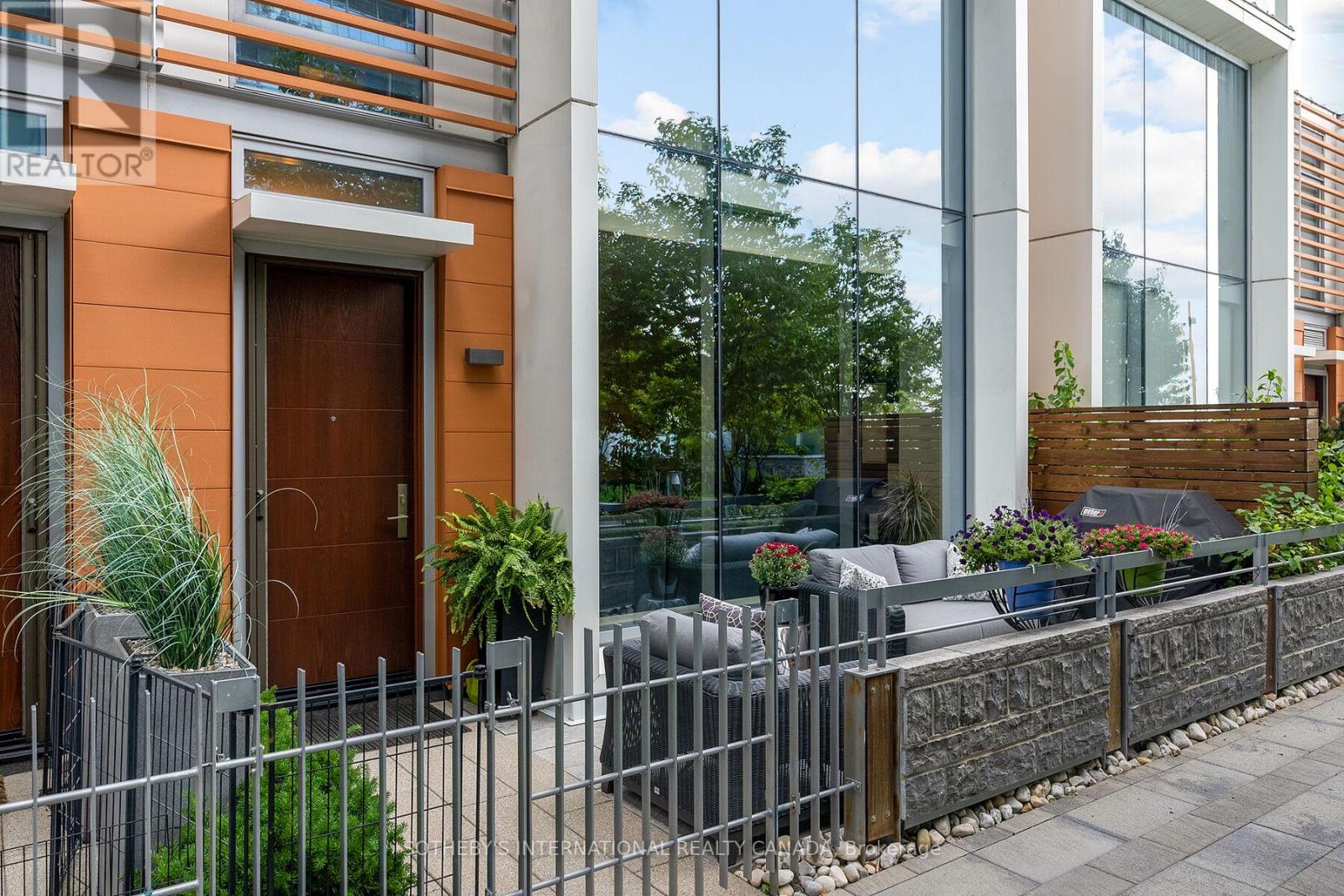 Th 115 - 29 Queens Quay E, Toronto, Ontario  M5E 0A4 - Photo 2 - C13091022