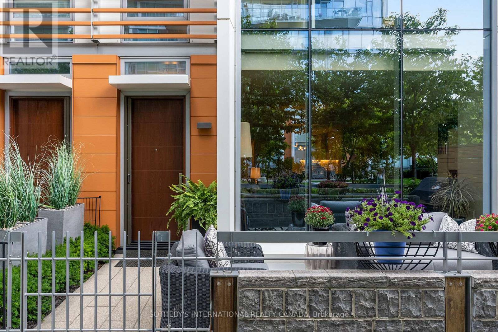 Th 115 - 29 Queens Quay E, Toronto, Ontario  M5E 0A4 - Photo 3 - C13091022