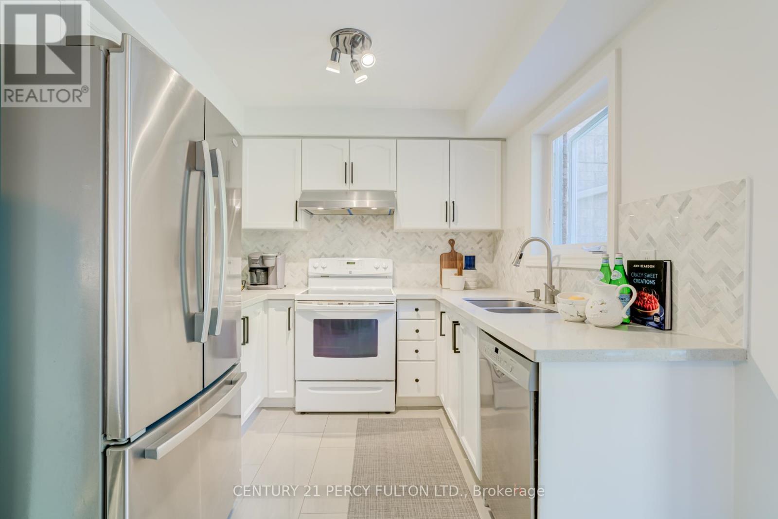 383 Sparrow Circle, Pickering, Ontario  L1V 7E7 - Photo 11 - E13090838