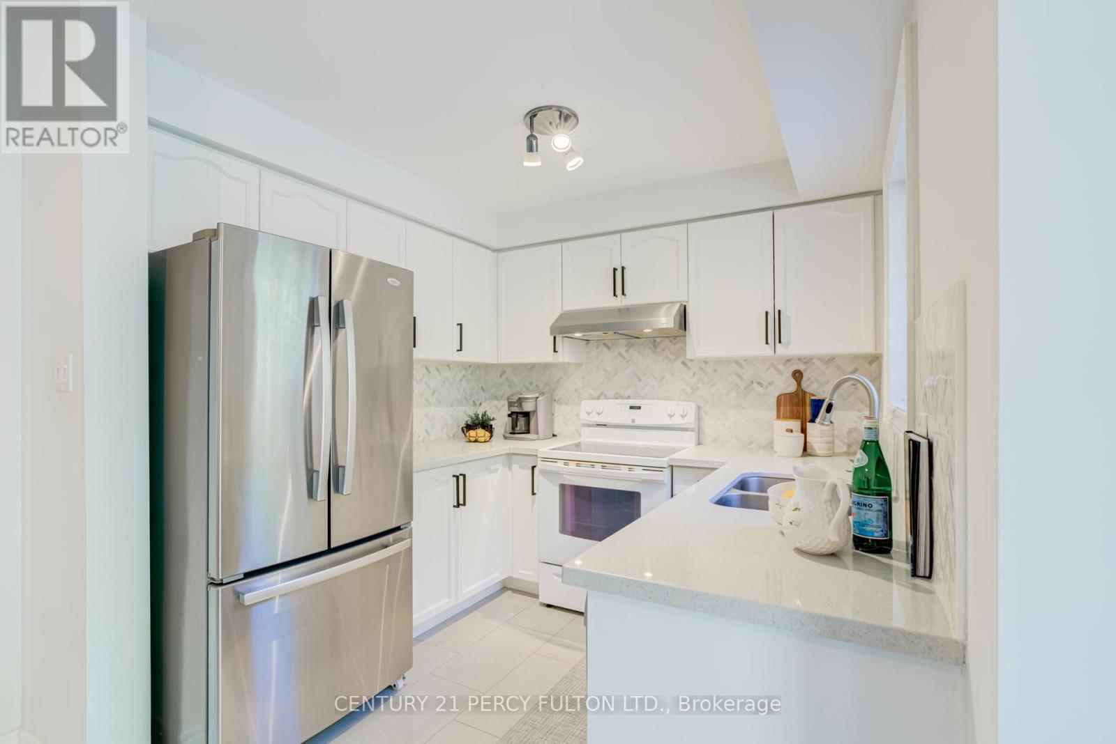 383 Sparrow Circle, Pickering, Ontario  L1V 7E7 - Photo 12 - E13090838