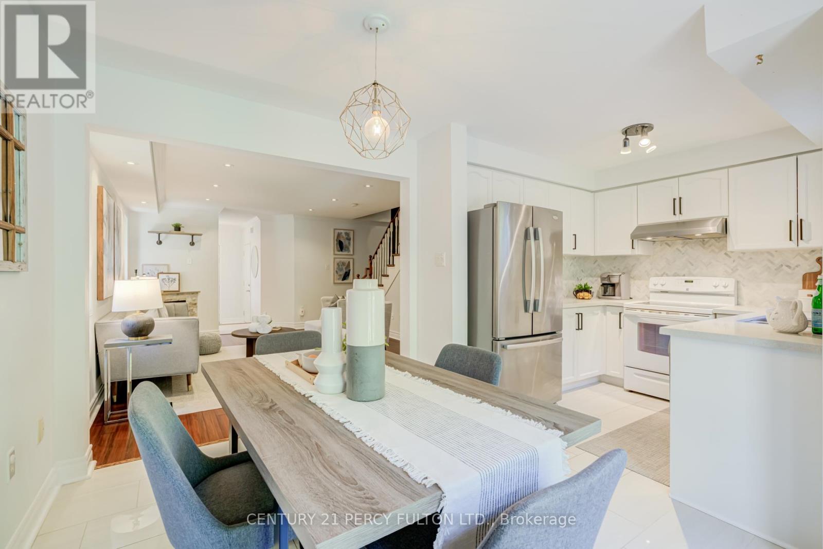 383 Sparrow Circle, Pickering, Ontario  L1V 7E7 - Photo 15 - E13090838