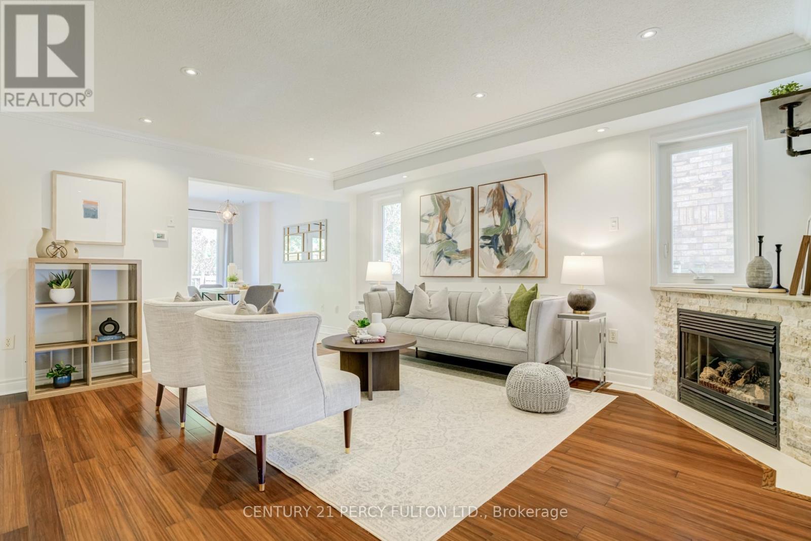 383 Sparrow Circle, Pickering, Ontario  L1V 7E7 - Photo 2 - E13090838