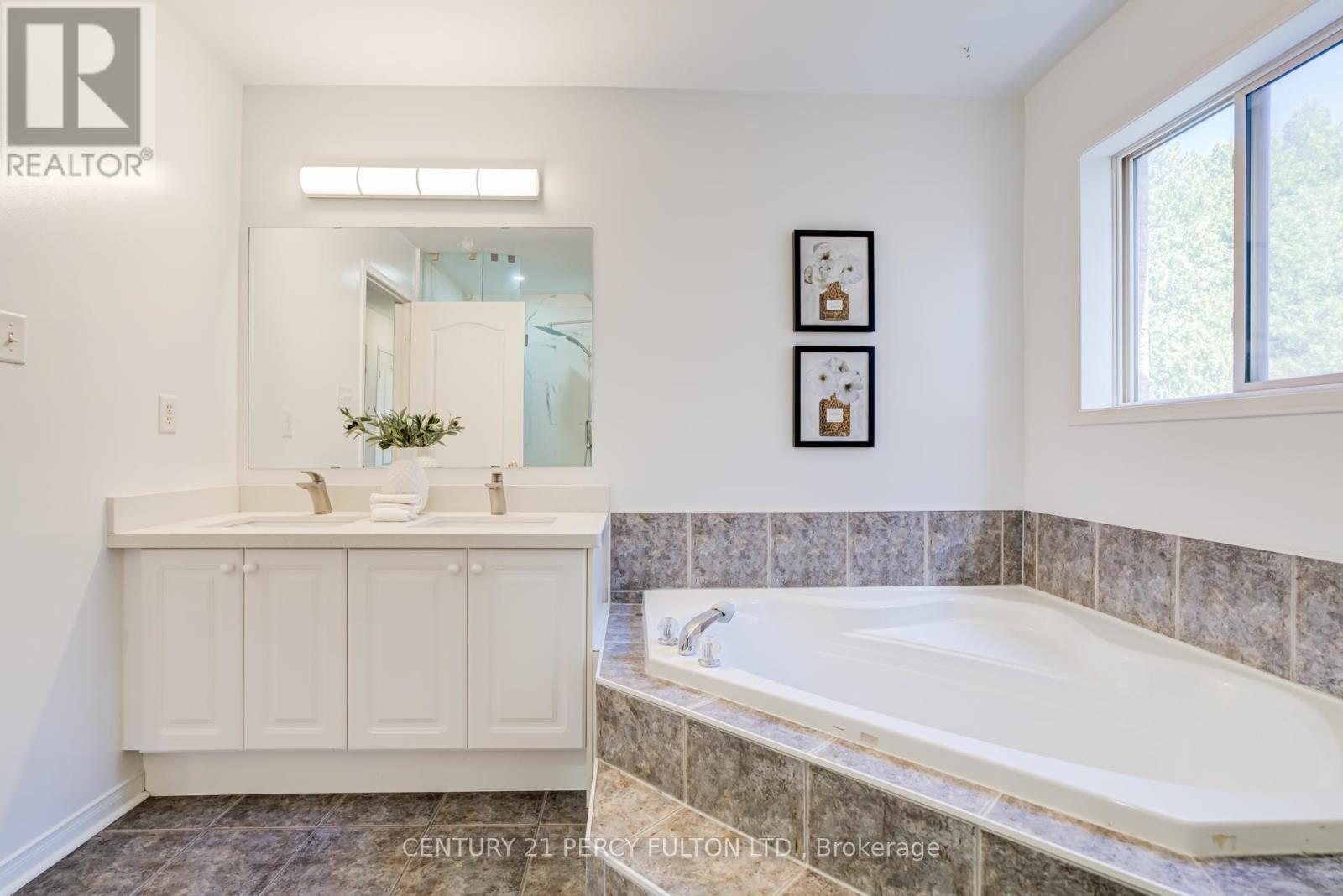 383 Sparrow Circle, Pickering, Ontario  L1V 7E7 - Photo 25 - E13090838