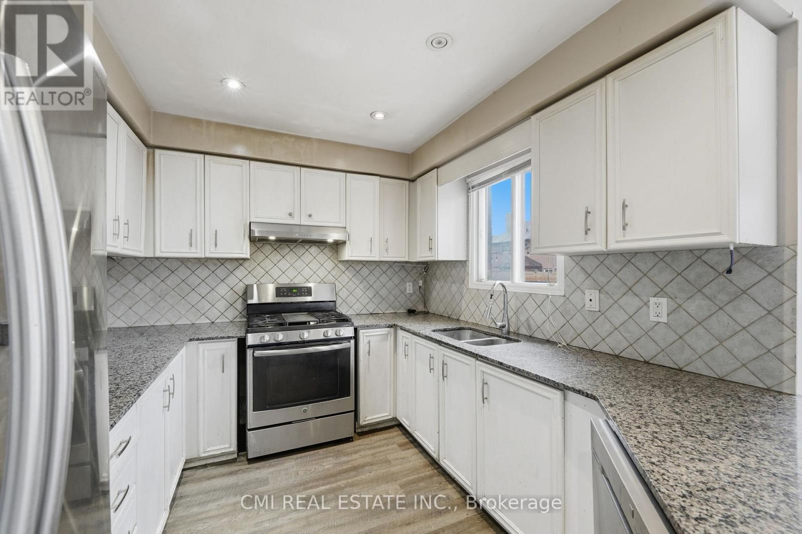 560 Steeple Hill, Pickering, Ontario  L1V 5Z3 - Photo 14 - E13091010