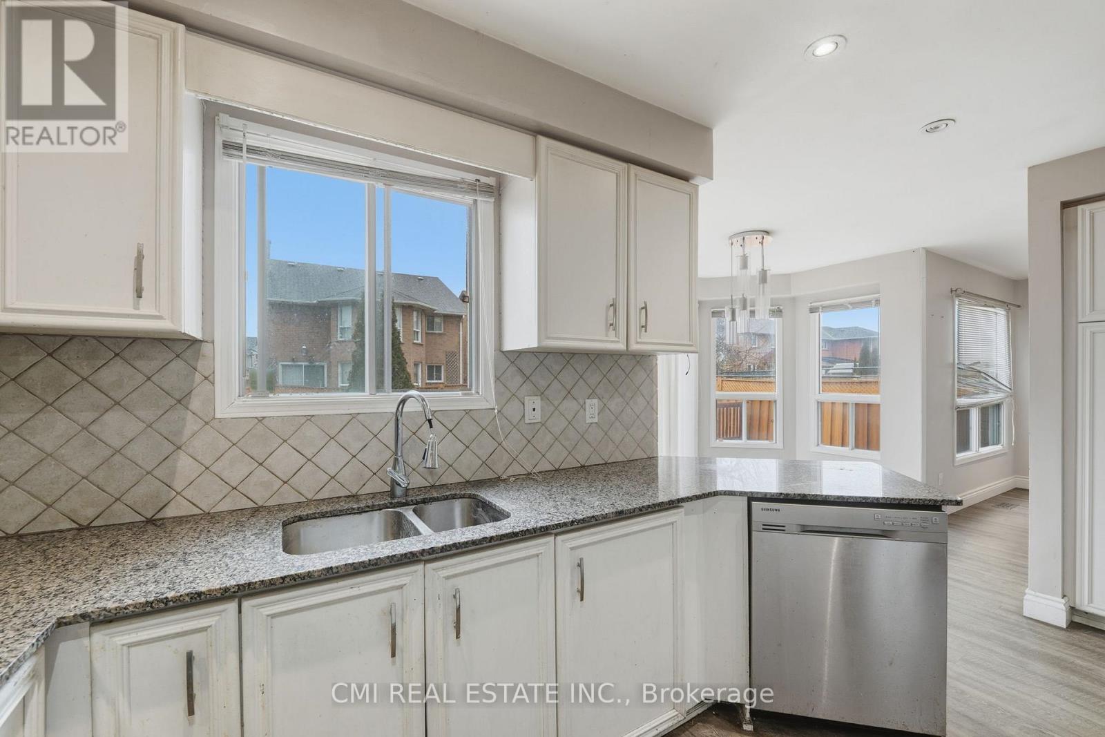 560 Steeple Hill, Pickering, Ontario  L1V 5Z3 - Photo 16 - E13091010