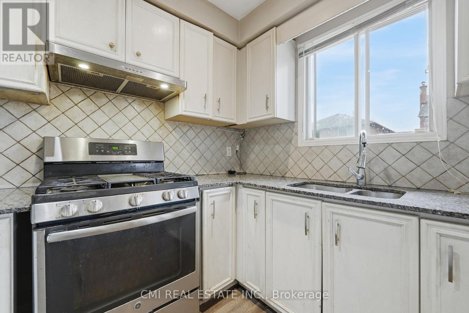 560 Steeple Hill, Pickering, Ontario  L1V 5Z3 - Photo 17 - E13091010