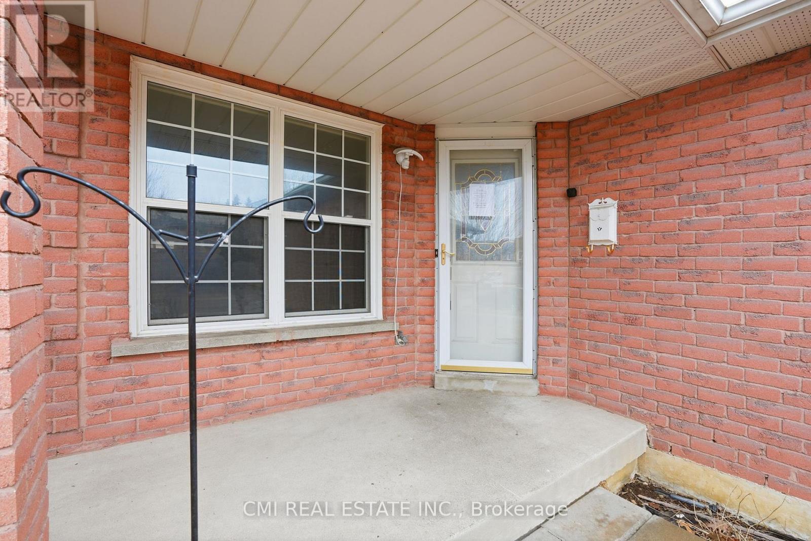 560 Steeple Hill, Pickering, Ontario  L1V 5Z3 - Photo 4 - E13091010