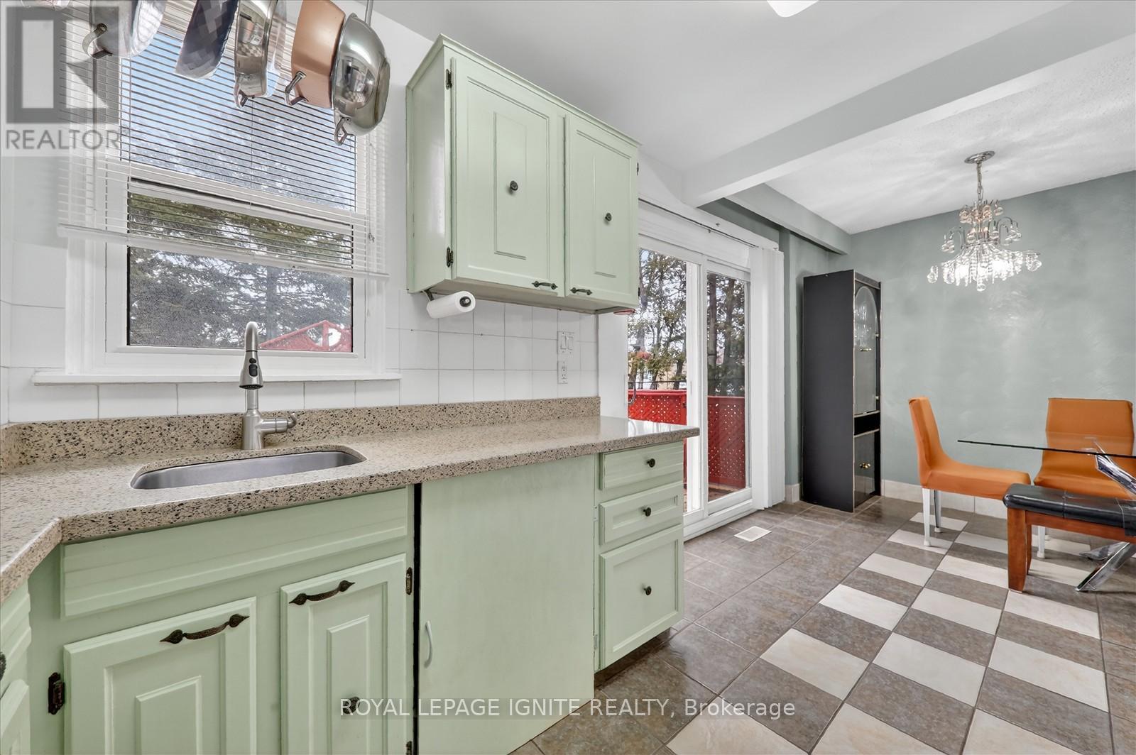 16 Vankirk Road, Toronto, Ontario  M1P 1M7 - Photo 14 - E13091042