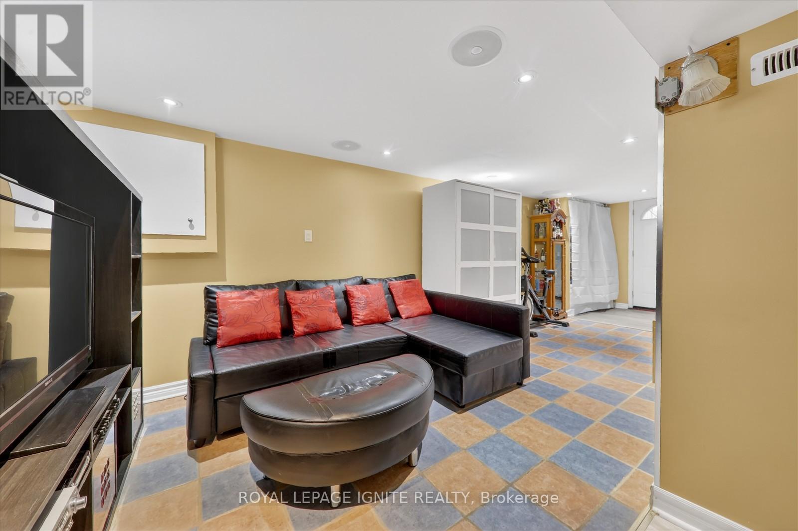 16 Vankirk Road, Toronto, Ontario  M1P 1M7 - Photo 25 - E13091042
