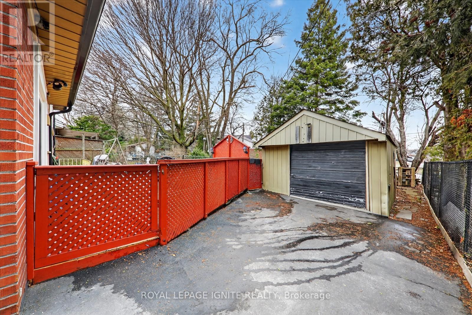 16 Vankirk Road, Toronto, Ontario  M1P 1M7 - Photo 30 - E13091042