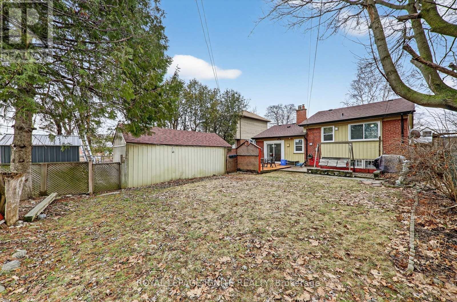 16 Vankirk Road, Toronto, Ontario  M1P 1M7 - Photo 33 - E13091042