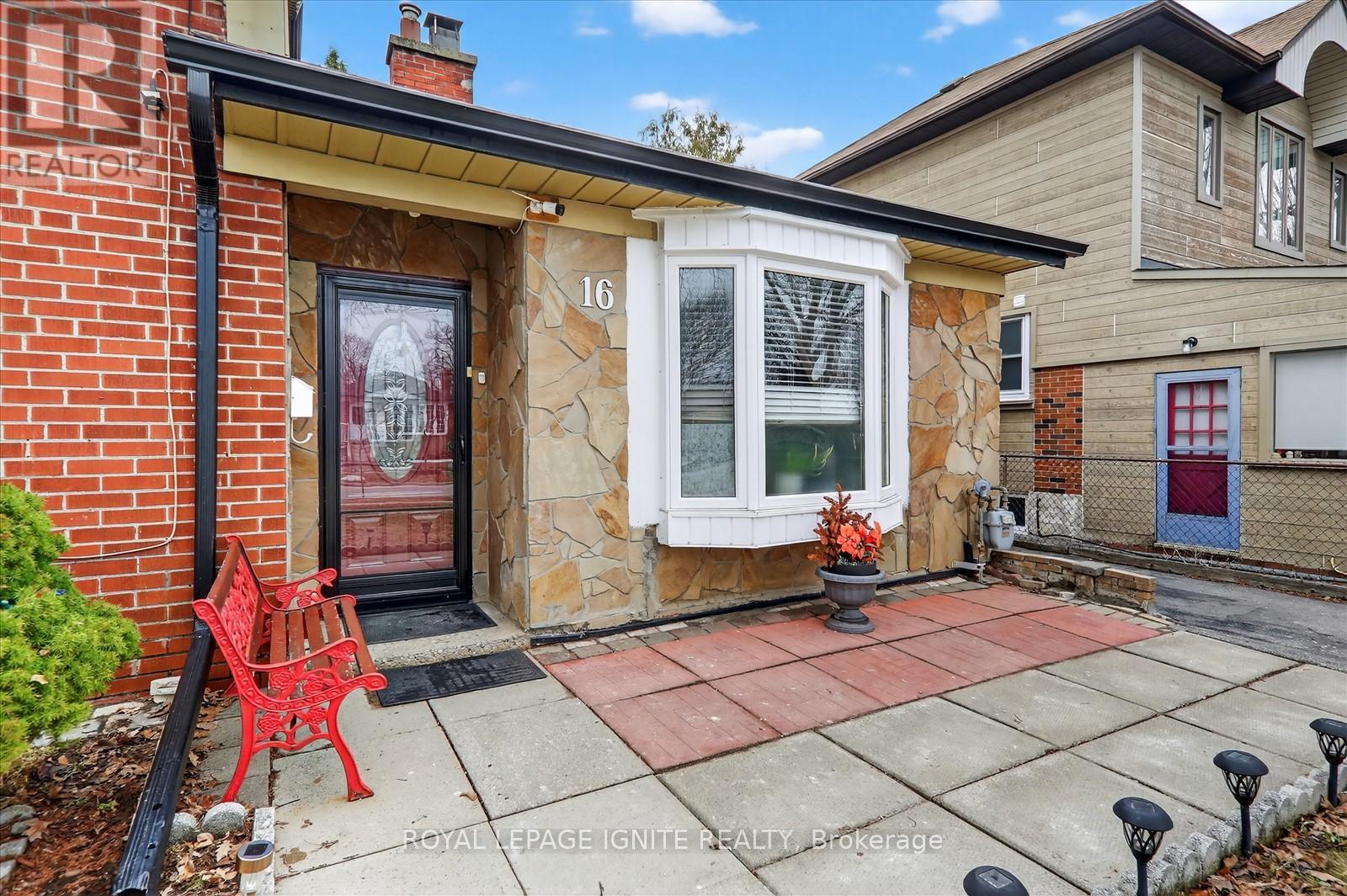 16 Vankirk Road, Toronto, Ontario  M1P 1M7 - Photo 4 - E13091042