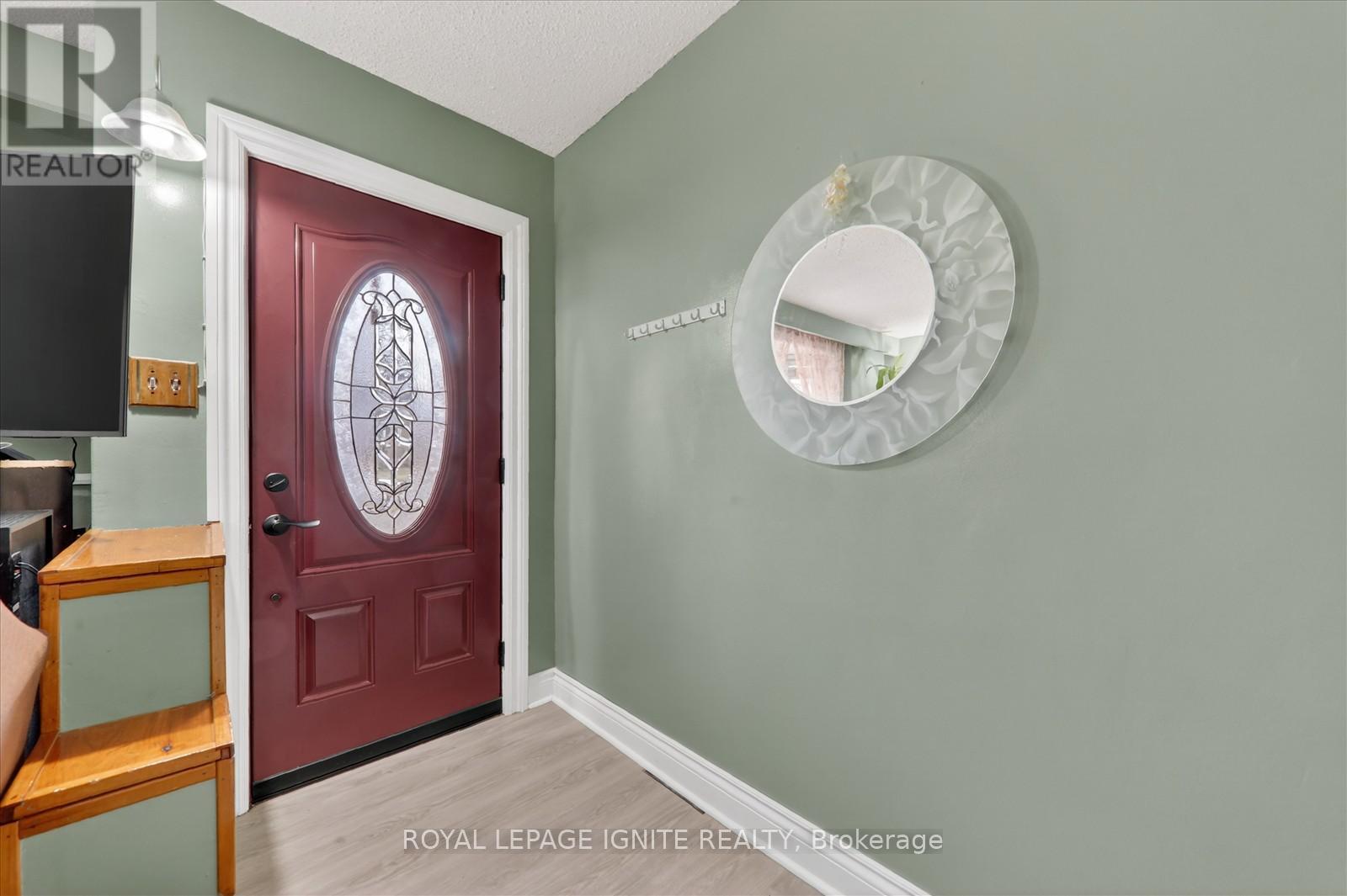 16 Vankirk Road, Toronto, Ontario  M1P 1M7 - Photo 5 - E13091042