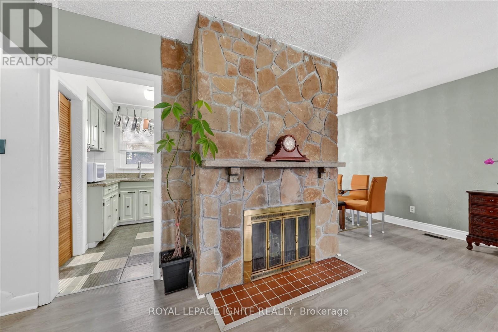 16 Vankirk Road, Toronto, Ontario  M1P 1M7 - Photo 9 - E13091042