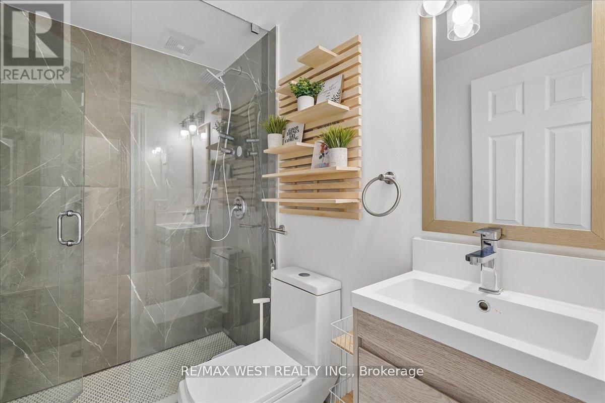 201 Rhodes Avenue, Toronto, Ontario  M4L 3A2 - Photo 10 - E13091072