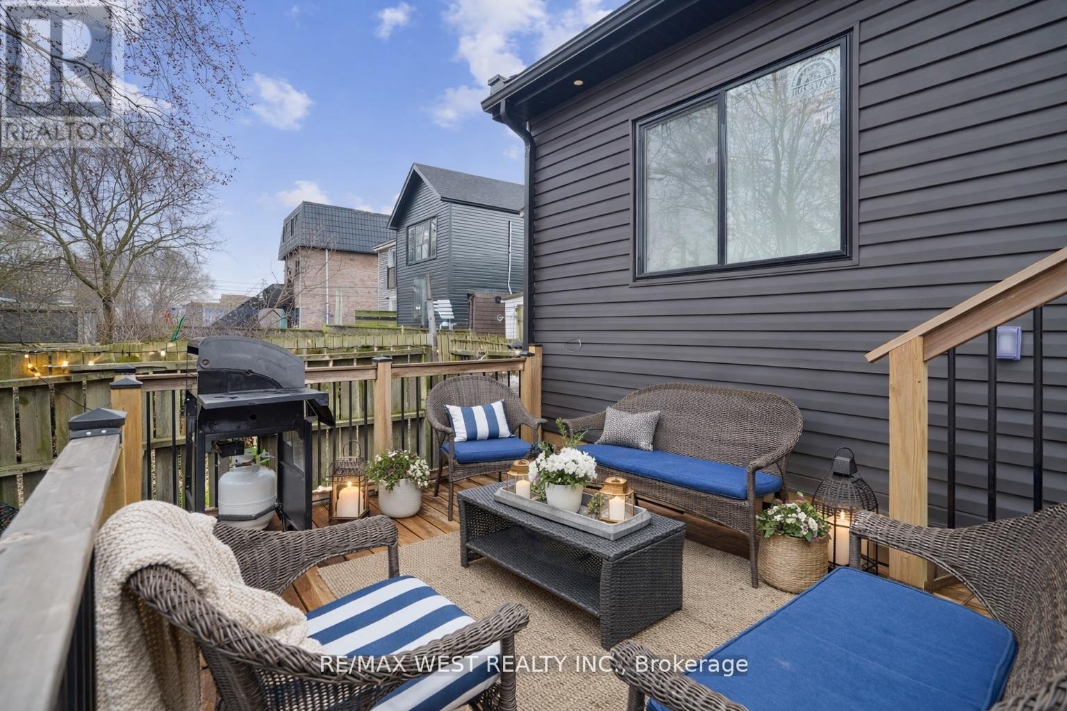 201 Rhodes Avenue, Toronto, Ontario  M4L 3A2 - Photo 13 - E13091072